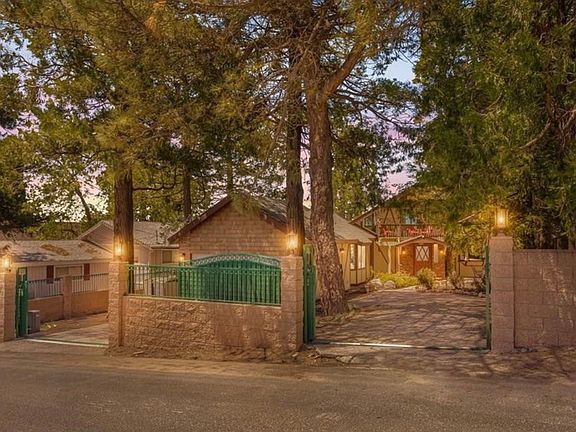 2nd image of 1954 Nob Hill Dr
