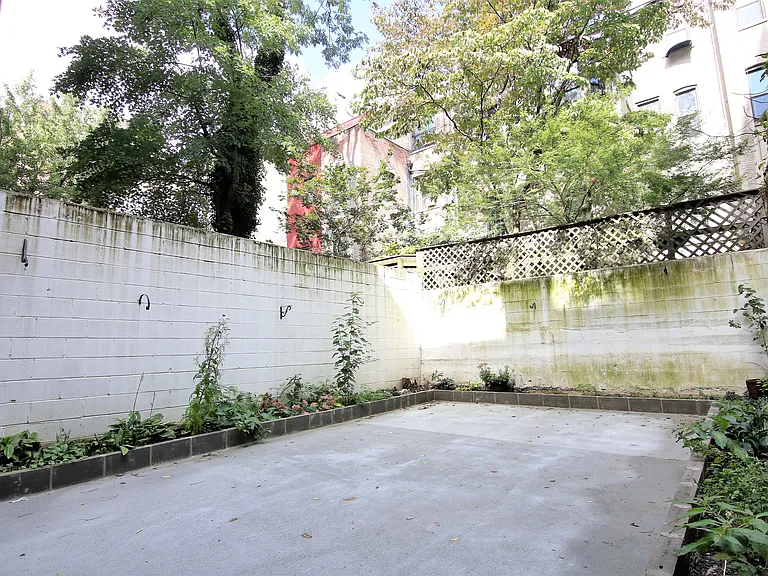 325 W 87th St #1R — Photo 10