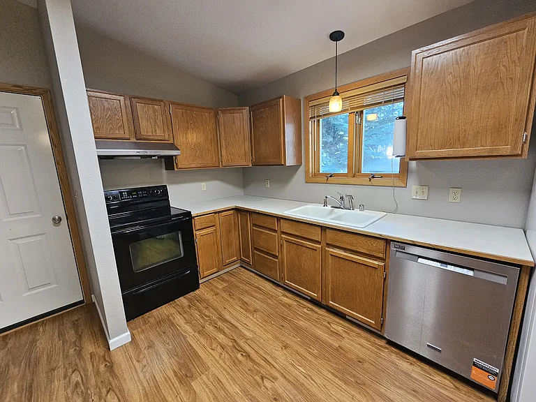 604 Tanager Ct — Photo 7