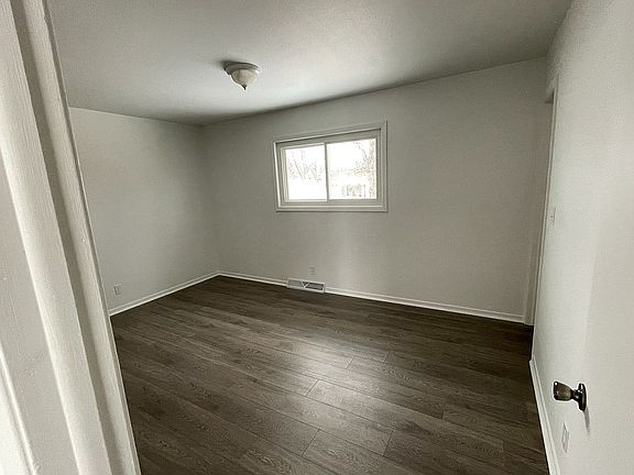 5th image of 810 Rose Marie Dr