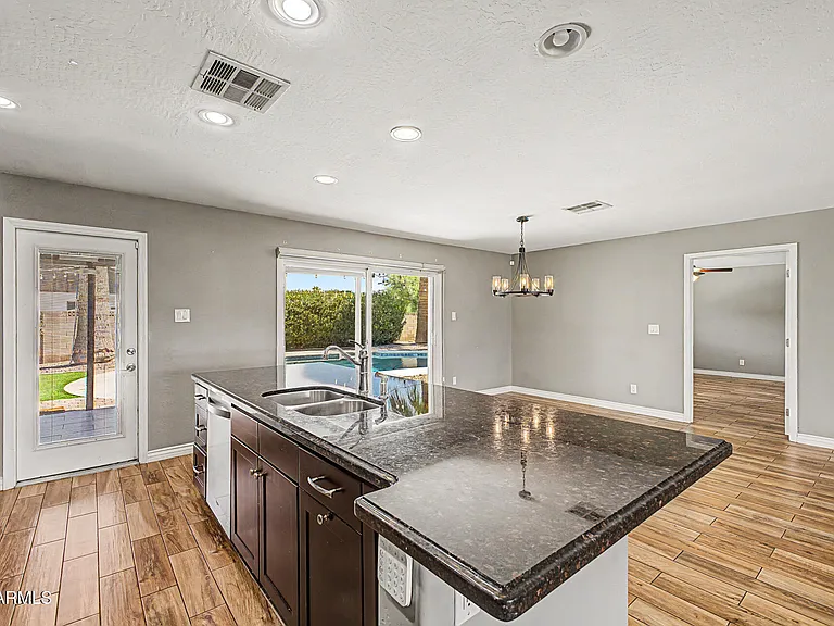 1340 E Donner Dr — Photo 10