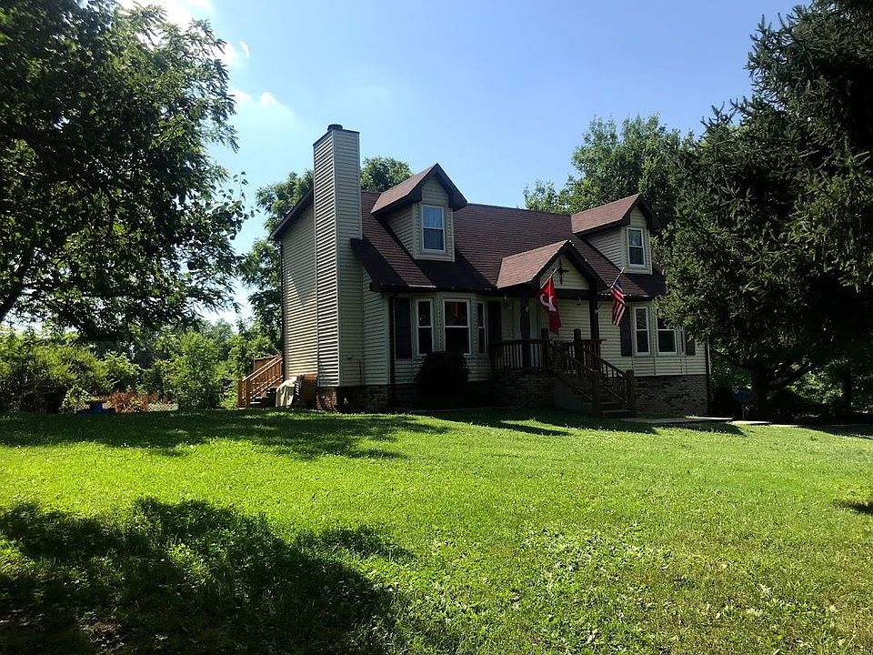 1st image of 915 Dominion Dr