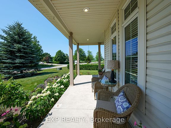 3rd image of 71817 Sunridge Cres