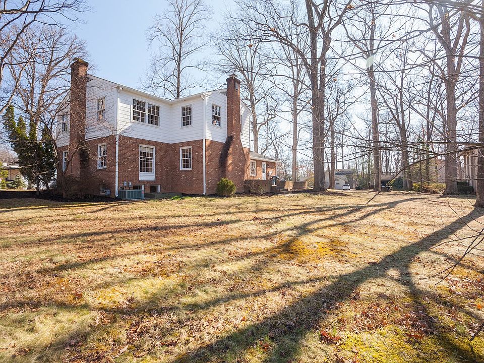 2nd image of 1700 Red Oak Cir