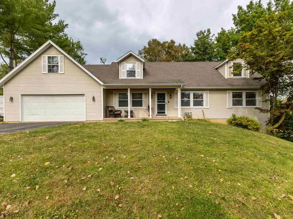 1421 Hiawatha Dr, East Dubuque, IL 61025