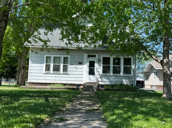 412 Ross St, Walnut, IL 61376