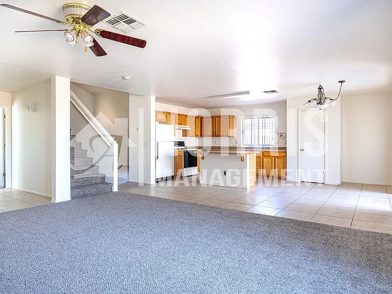 1632 E Cardinal Dr — Photo 5