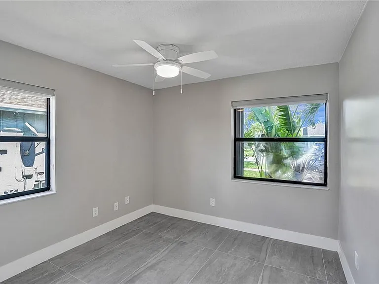 11627 SW 50th St — Photo 37