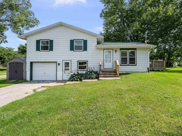 13810 136th Ave W, Taylor Ridge, IL 61284