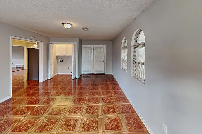 3 bed, 2.0 bath, 1831 sqft, $1,749 — Photo 3