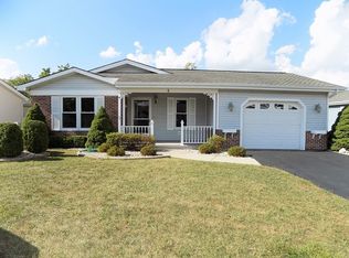 6 Surrey Ct, Grayslake, IL 60030
