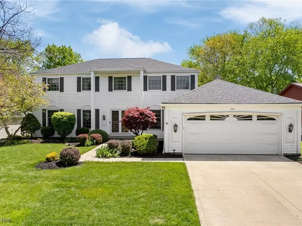 17171 Misty Lake Dr, Cleveland, OH 44136