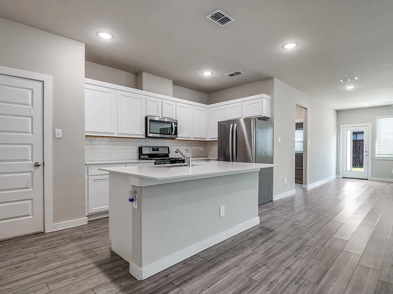 2412 Green River Rd — Photo 8