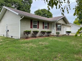 886 Potosi St, Farmington, MO 63640