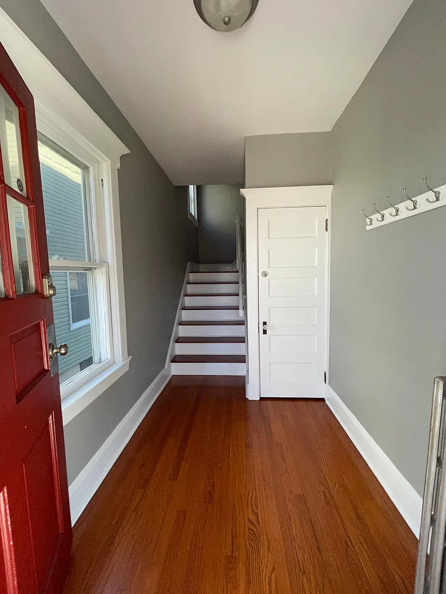 Foyer - 411 Boulevard #2