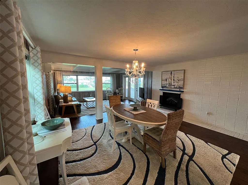 2 bed, 2.5 bath, 1544 sqft, $7,400 — Photo 2