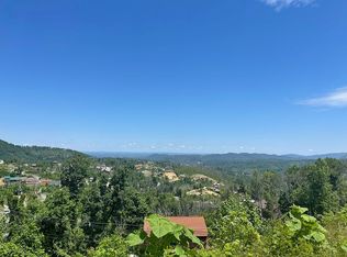 652 Wiley Oakley Dr, Gatlinburg, TN 37738
