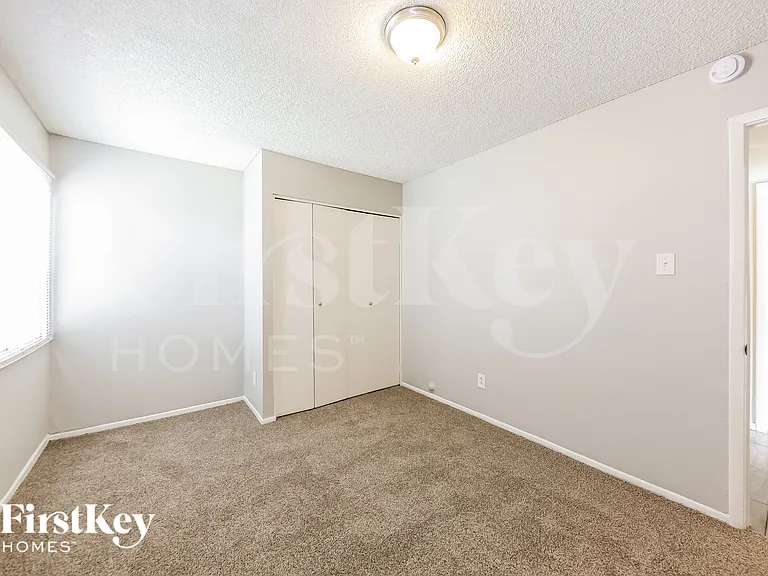 13807 N 52nd Ave — Photo 14