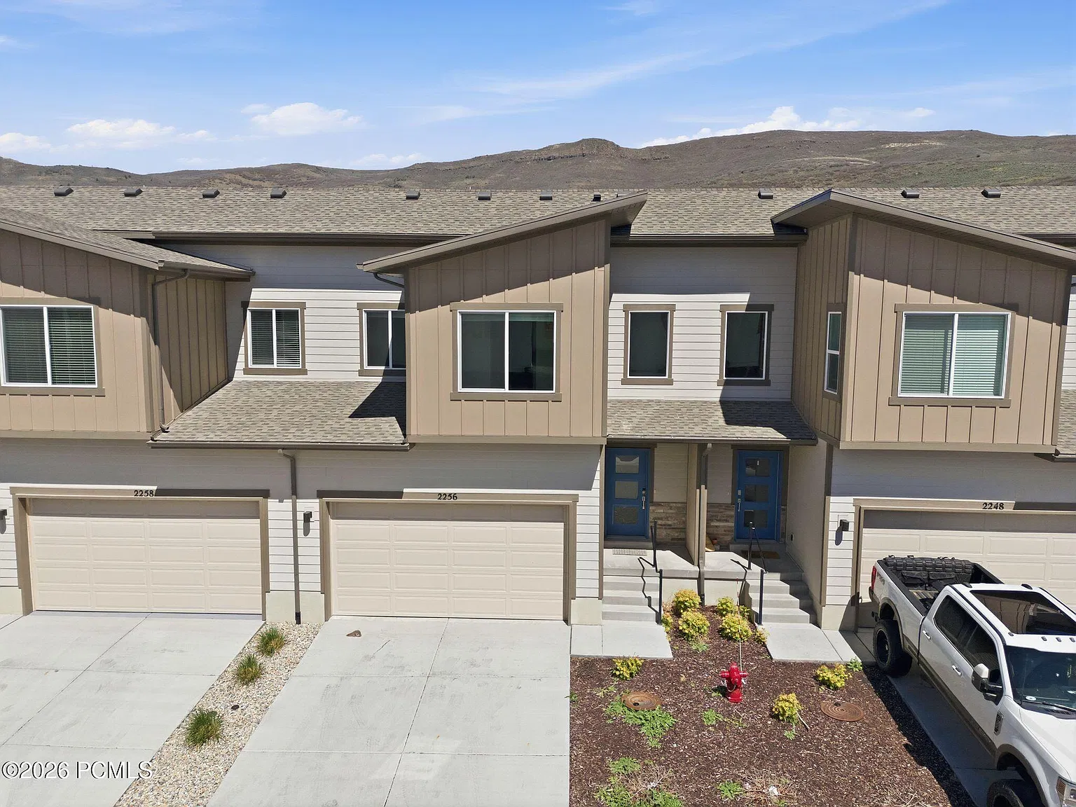 3 bed, 2.5 bath, 2492 sqft, $2,850 — Photo 2