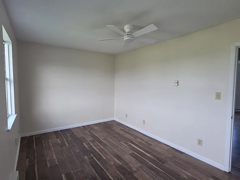 320 Hubbard St — Photo 6