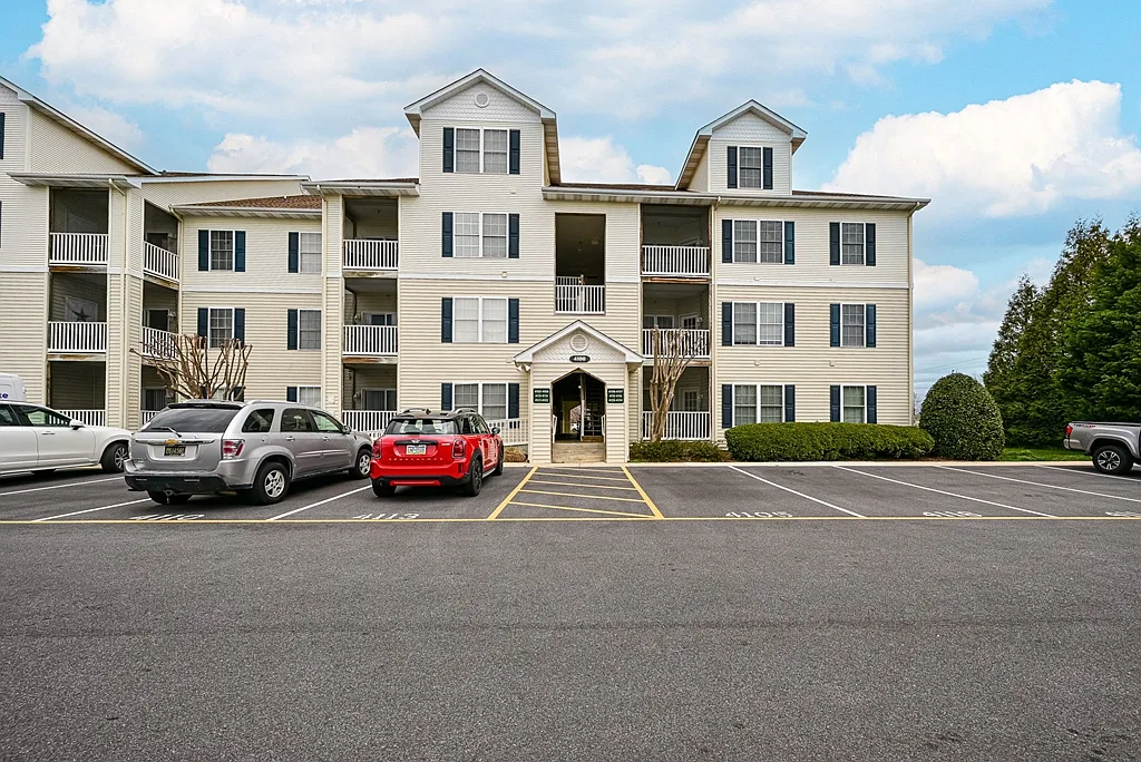 2 bed, 2.0 bath, 971 sqft, $2,500 — Photo 1