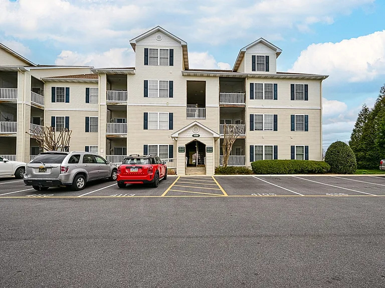 4100 Sand Piper Dr #4105 — Photo 1
