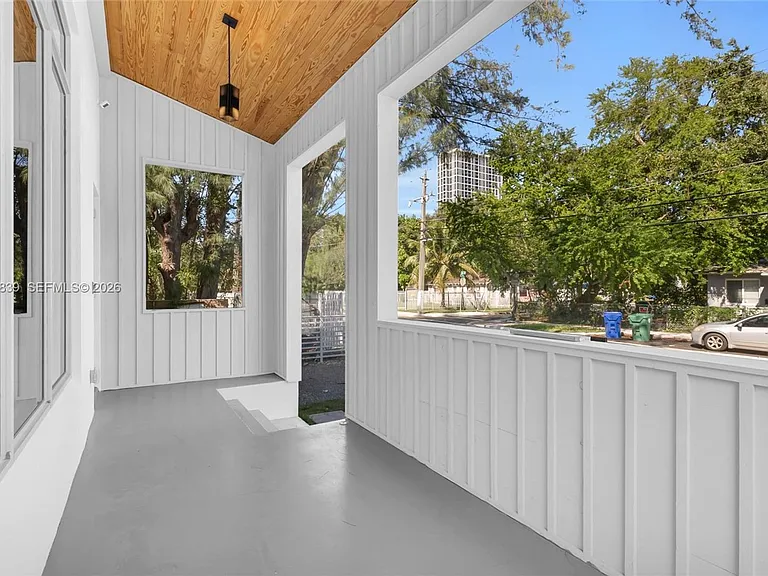 3204 Plaza St — Photo 13