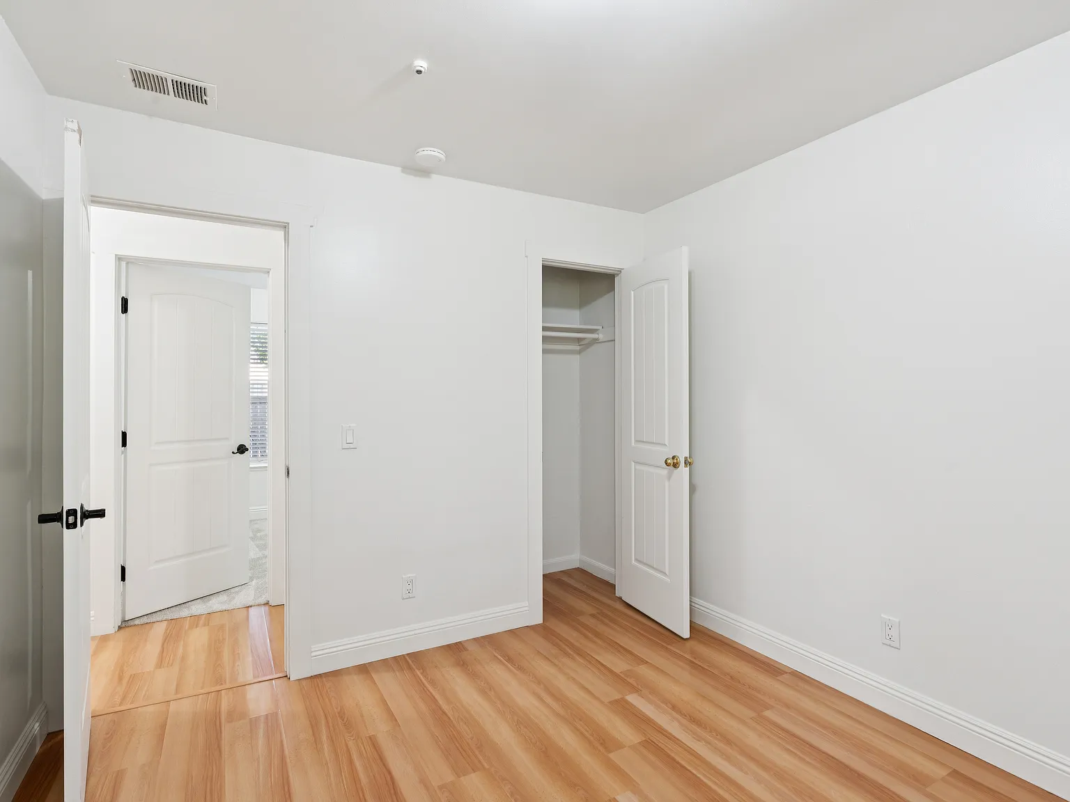 3 bed, 944 sqft, $2,700 — Photo 3