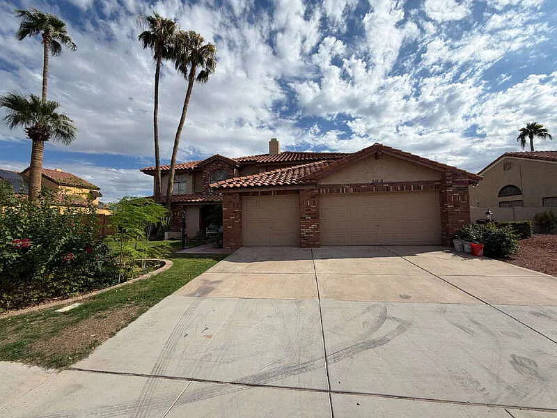 4 bed, 4.0 bath, 3400 sqft, $2,995 — Photo 2