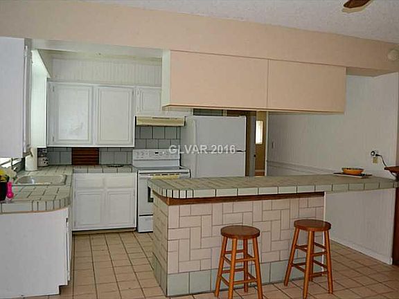 3rd image of 3236 Brazos St