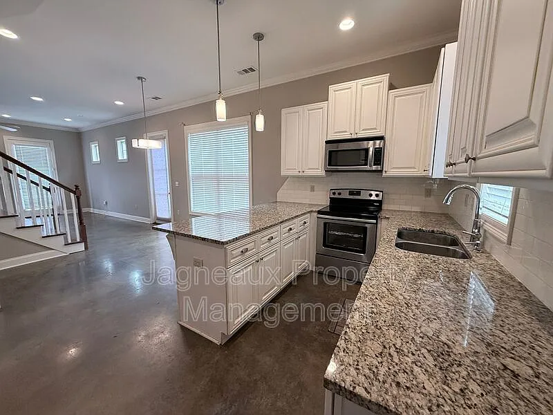 2 bed, 2.5 bath, 1260 sqft, $1,695 — Photo 4