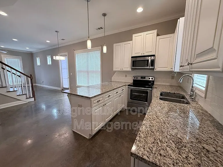 108 Shallowford Dr — Photo 4