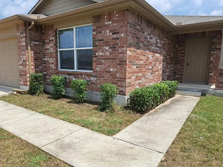 307 Camellia Dr — Photo 3