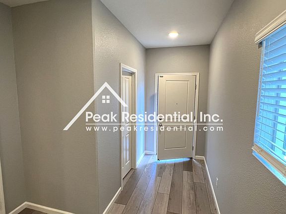 5th image of 3152 Welton Cir