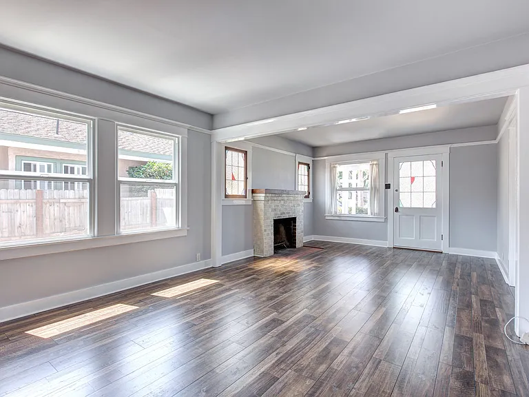 2108 Gramercy Ave — Photo 4
