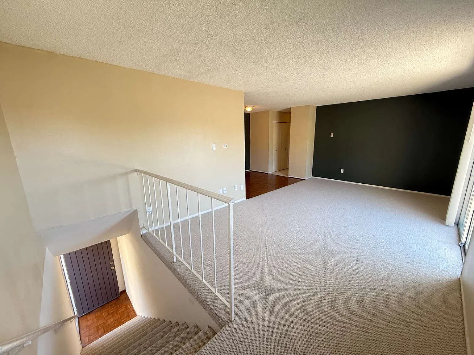 2 bed, 1.5 bath, 945 sqft, $2,800 — Photo 2