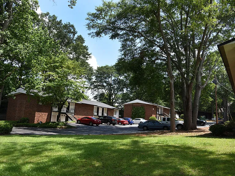 Carousel Village Apartments — Photo 4
