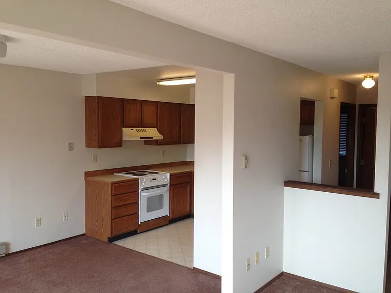 907 E 8th Ave — Photo 5
