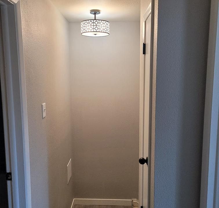 2nd image of 1425 S Holly St #202