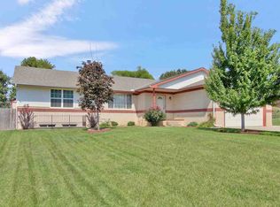 702 E Lakepoint Dr, Augusta, KS 67010