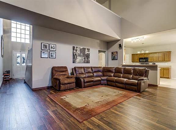 5th image of 401 E Hidden Cove Ct