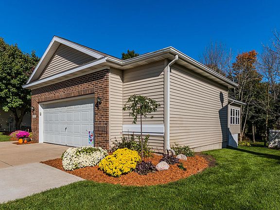 3rd image of 10825 Thornberry Way