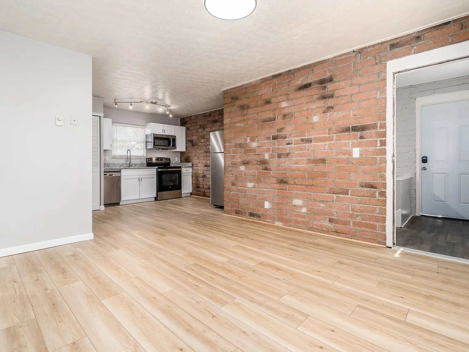 2 bed, 850 sqft, $1,150 — Photo 4