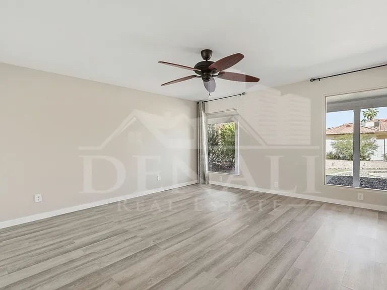 10602 E Elmhurst Dr — Photo 3