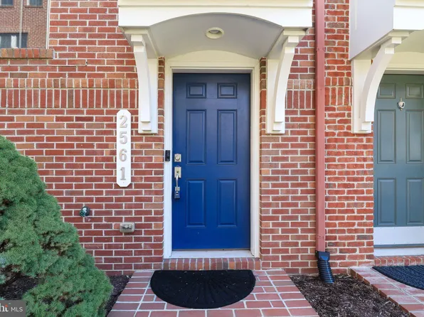 2561 S Kenmore Ct, Arlington, VA 22206