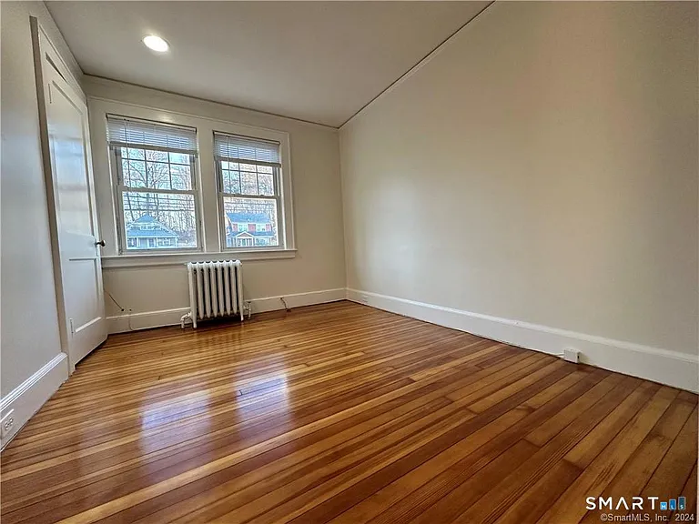 18 Cold Spring Rd — Photo 9