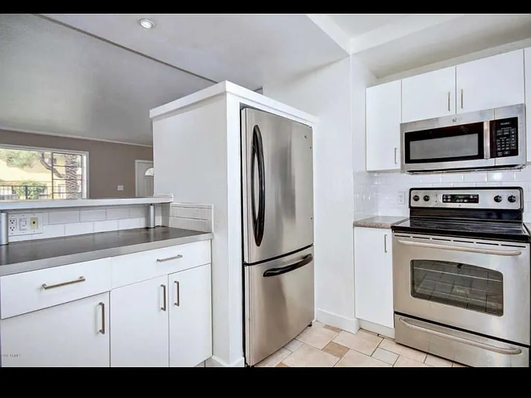 450 W Earll Dr #4 — Photo 3