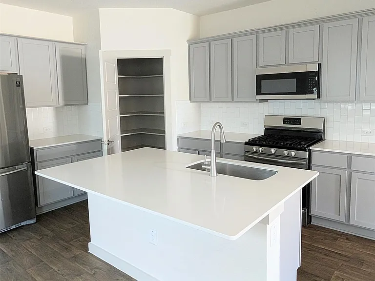 3704 Beechmont Dr — Photo 3
