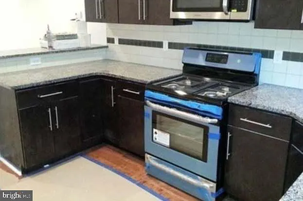 2 bed, 1.5 bath, 1484 sqft, $2,400 — Photo 4