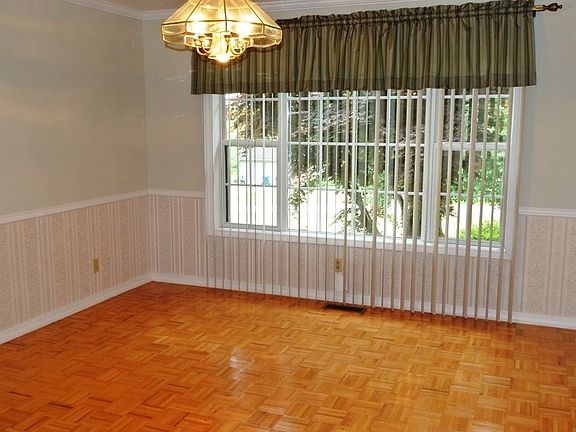 5th image of 1455 Chelsea Ln